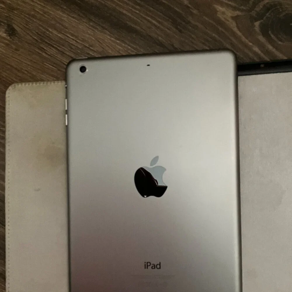 Apple iPad Mini 2 – Excellent Condition, Barely Used